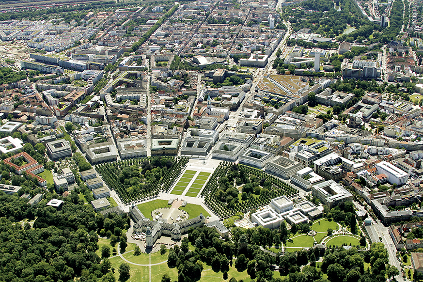 Luftbild des Karlsruher Fächers Richtung Süden