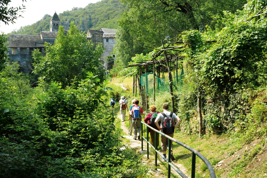 Wanderer-und-Kirche_web